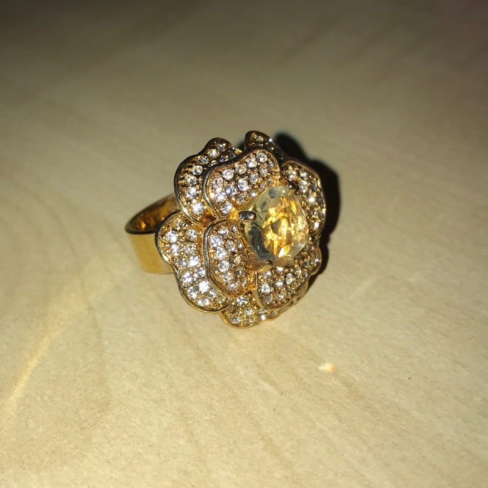 Stella & Dot “Belle Fleur”  flower gold ring